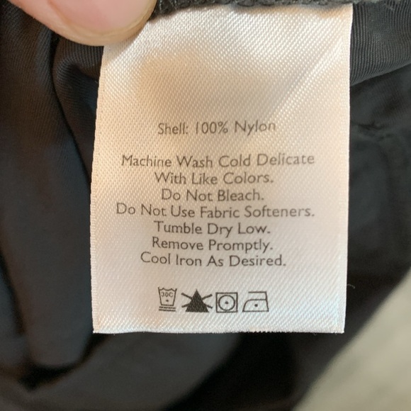 Eddie Bauer Gray Activewear Cargo Shorts size XL - Picture 8 of 9